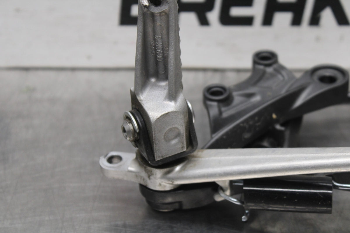 24-25 KAWASAKI NINJA ZX6R RIGHT REARSET REAR SET DRIVER FOOT PEG REST STOP BB939
