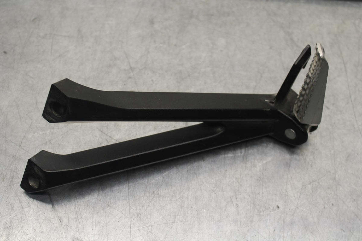 2011 Suzuki GSXR600 REAR BACK PASSENGER PEG SET PAIR BB602