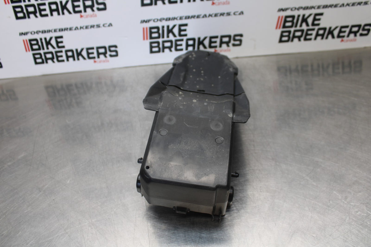 23-24 YAMAHA MT-07 REAR BACK TAIL UNDERTAIL BATTERY TRAY PLASTIC BB194