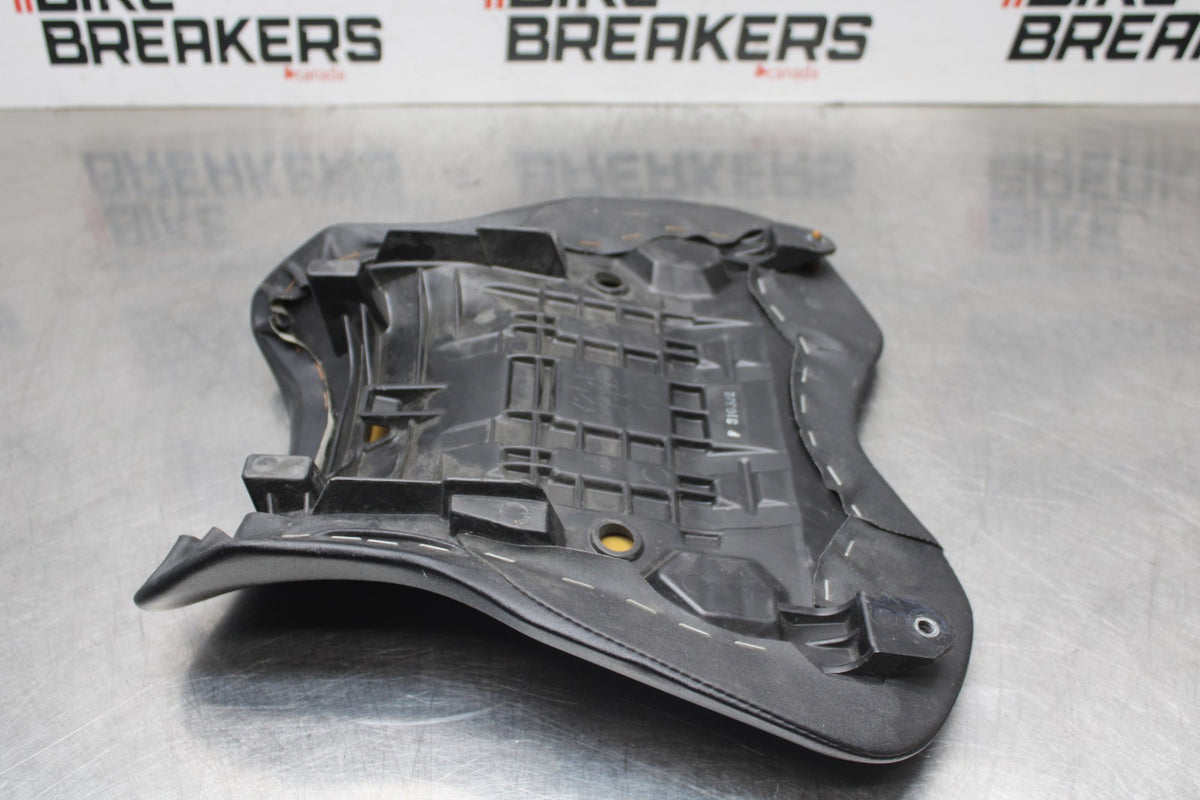 18 YAMAHA YZF R1  FRONT DRIVERS SEAT PAD SADDLE PILLION BB838