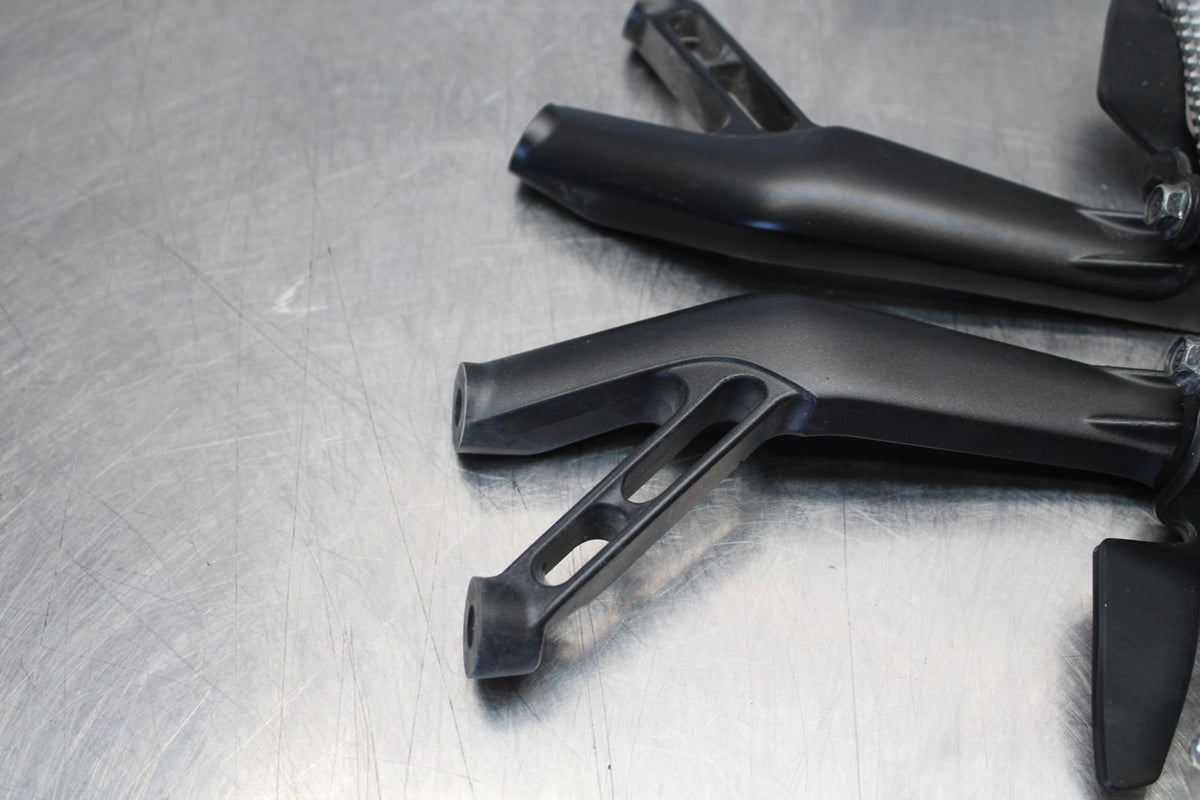 22-25 YAMAHA YZF R7 REAR BACK PASSENGER PEG SET PAIR BB182