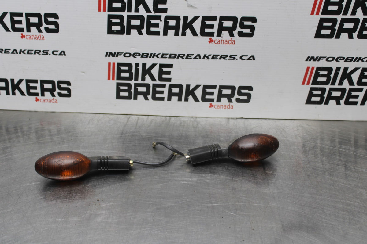 02 DUCATI MONSTER 620 FRONT LEFT RIGHT TURN SIGNALS LIGHT INDICATORS BB851