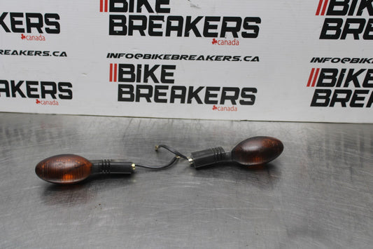 02 DUCATI MONSTER 620 FRONT LEFT RIGHT TURN SIGNALS LIGHT INDICATORS BB851