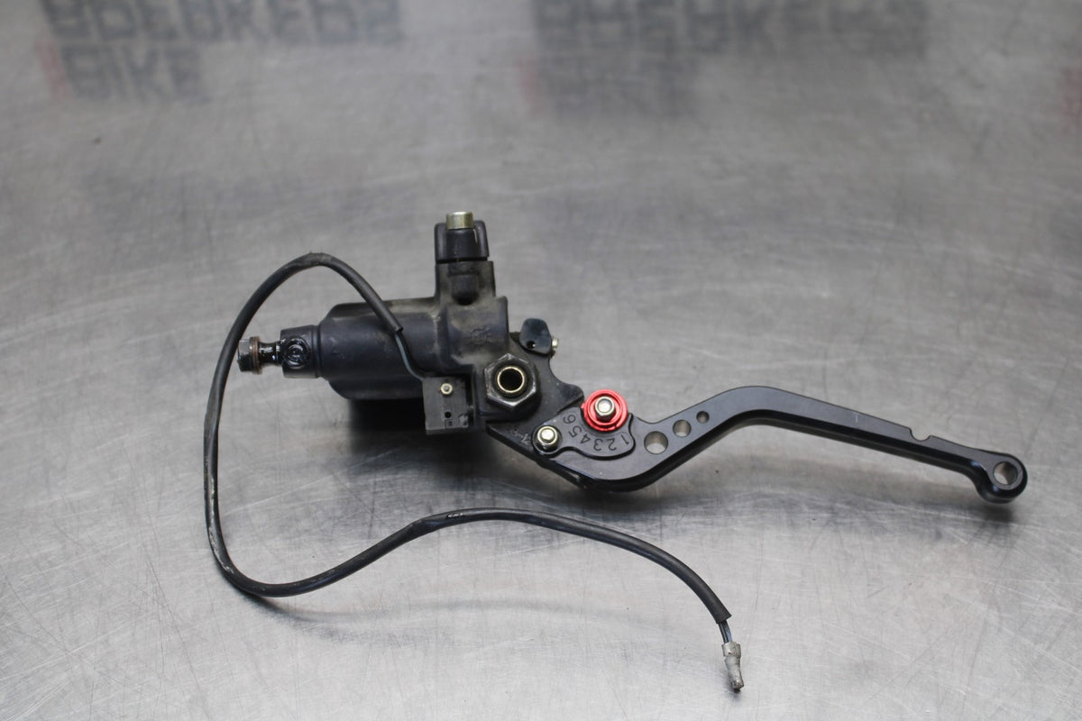 05 DUCATI SUPERSPORT 800 FRONT BRAKE MASTER CYLINDER w/ LEVER BB913