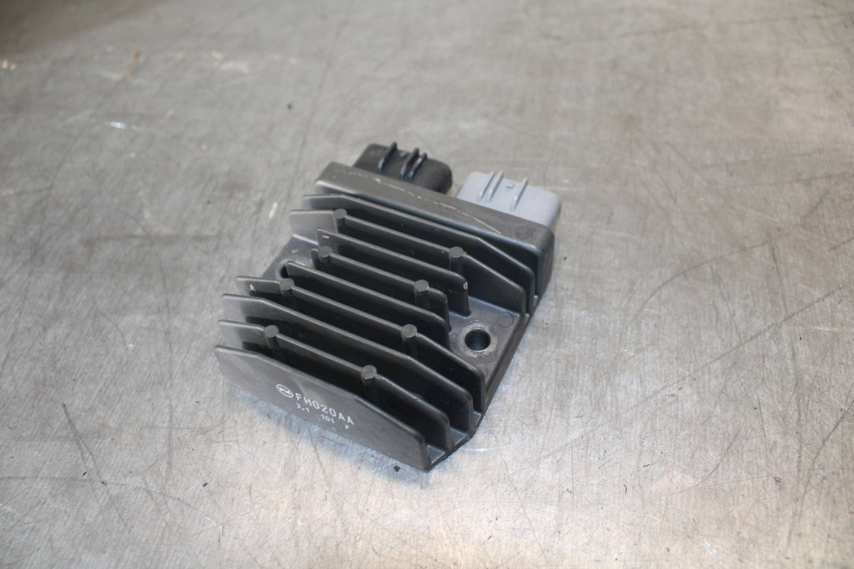 13-15 HONDA CBR500R RECTIFIER VOLTAGE REGULATOR 31600-MGZ-J01 BB704