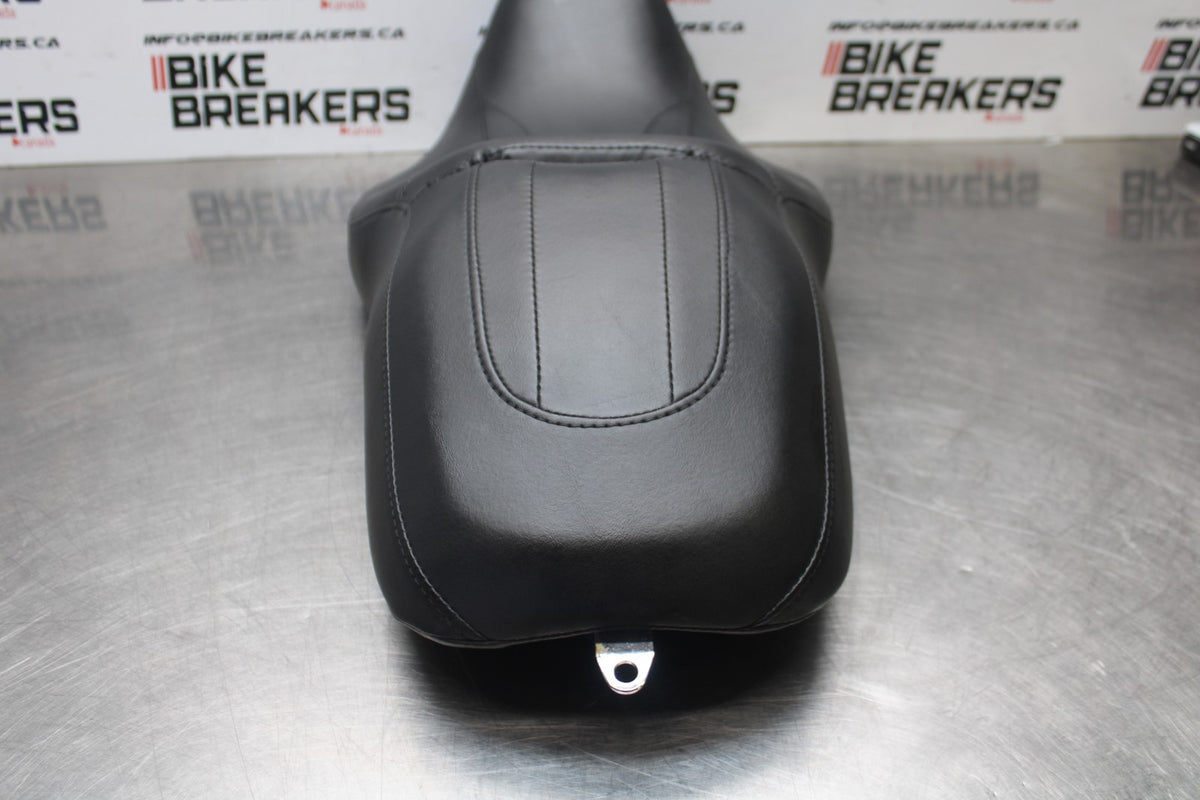 22 HARLEY-DAVIDSON SOFTAIL FRONT REAR SEAT SADDLE  BB859