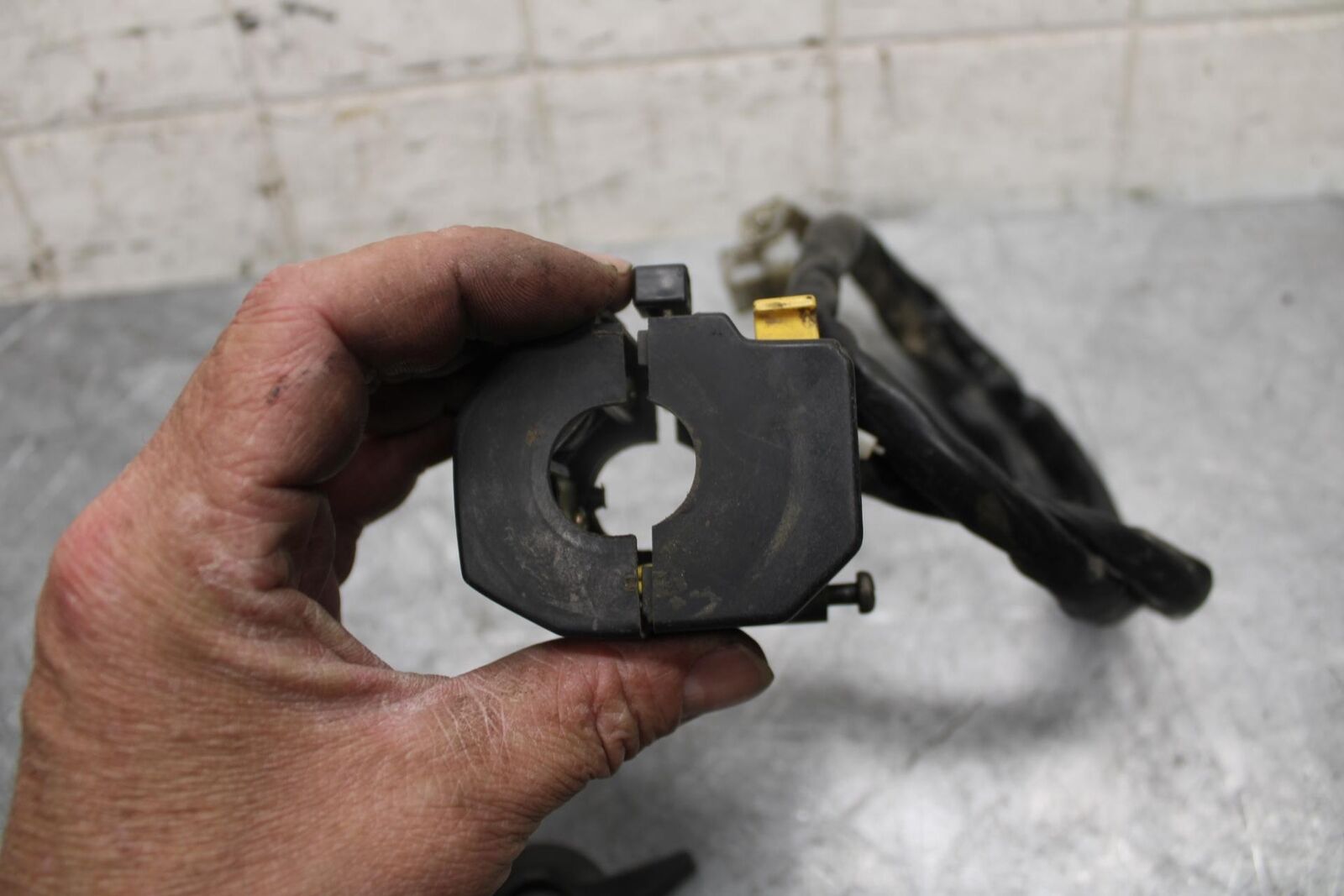 1993 Suzuki GSXR1100W LEFT CLIP ON HANDLE HORN SIGNALS SWITCH CHOKE BB46