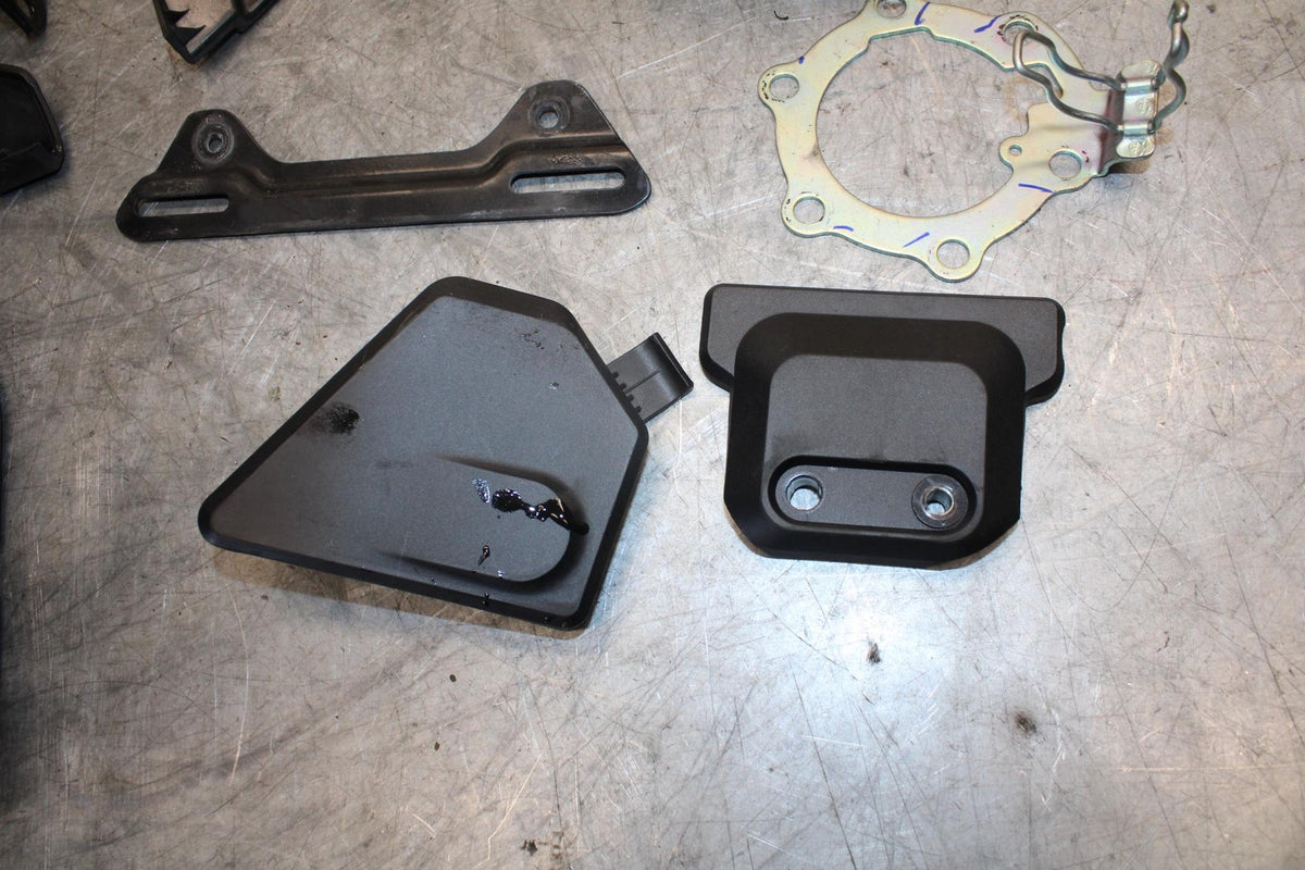 22-23 HUSQVARNA SVARTTPILEN 401 LIGHT TANK  BRACKET LEFTOVER BB541