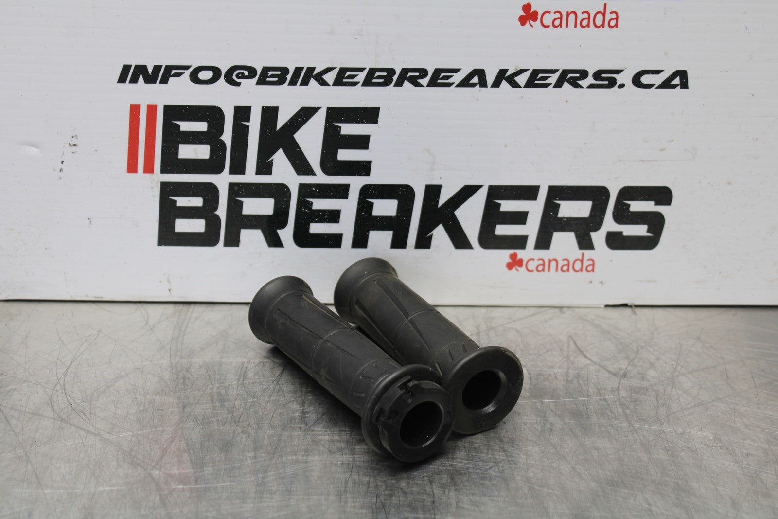 21-23 KAWASAKI NINJA ZX6R RIGHT THROTTLE TUBE & GRIPS BB179