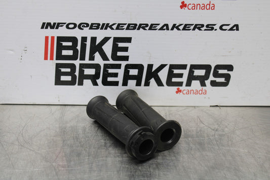 21-23 KAWASAKI NINJA ZX6R RIGHT THROTTLE TUBE & GRIPS BB179