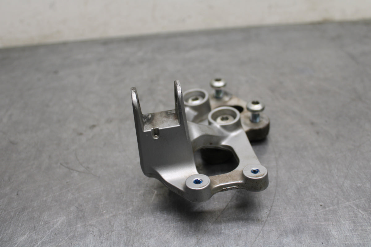 08-10 SUZUKI GSXR 600 LEFT REARSET REAR SET DRIVER FOOT PEG BRACKET MOUNT BB132