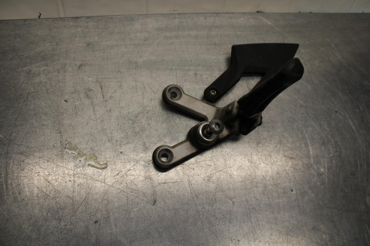 07-11 KTM  990 SUPER DUKE LEFT REARSET REAR SET DRIVER FOOT PEG REST STOP BB578