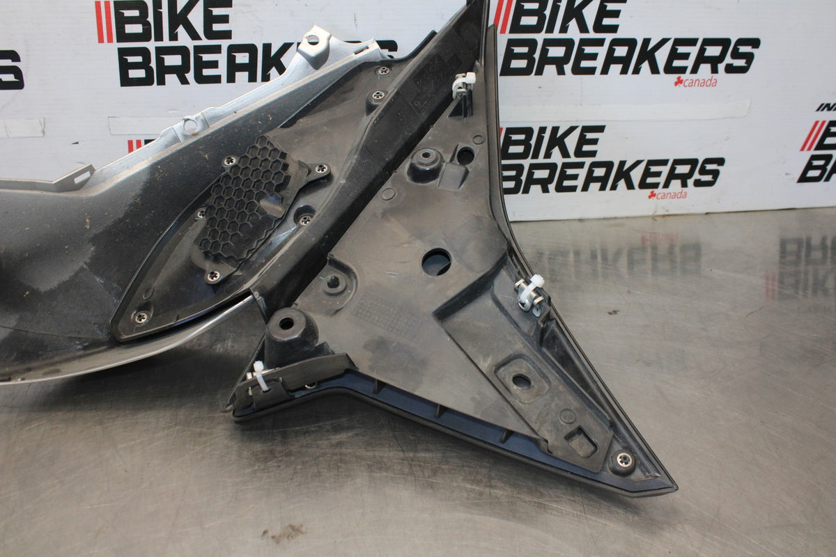 15-17 YAMAHA FJ09 LEFT FRONT UPPER MID SIDE FAIRING COWL PLASTIC BB906