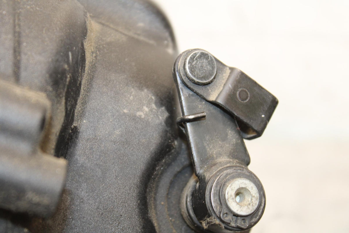 2006 Yamaha YZF R6 CLUTCH SIDE ENGINE MOTOR COVER 2C0-15421-00-00 BB560