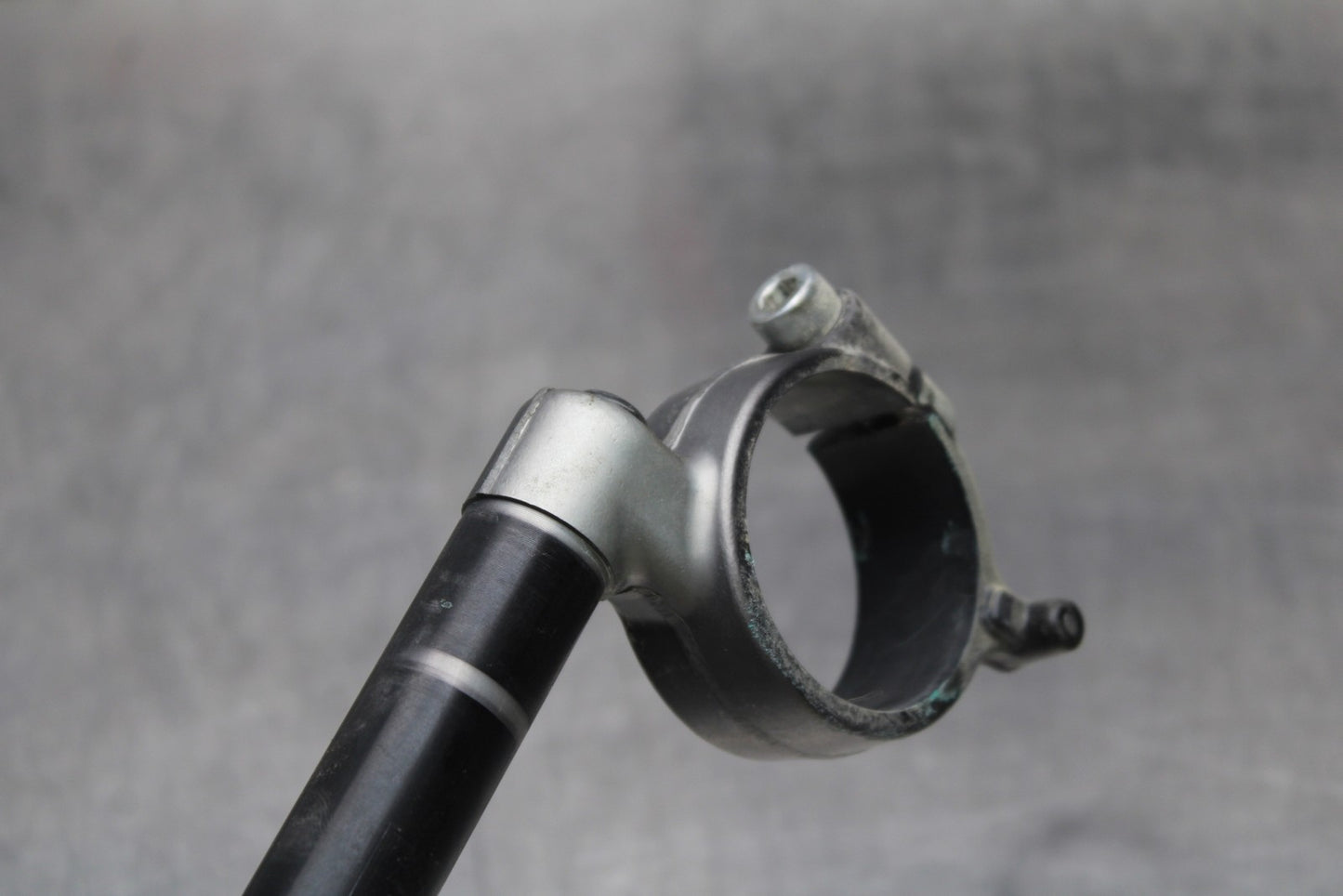 11-22 SUZUKI GSXR 600  LEFT CLIP ON HANDLEBAR BB193