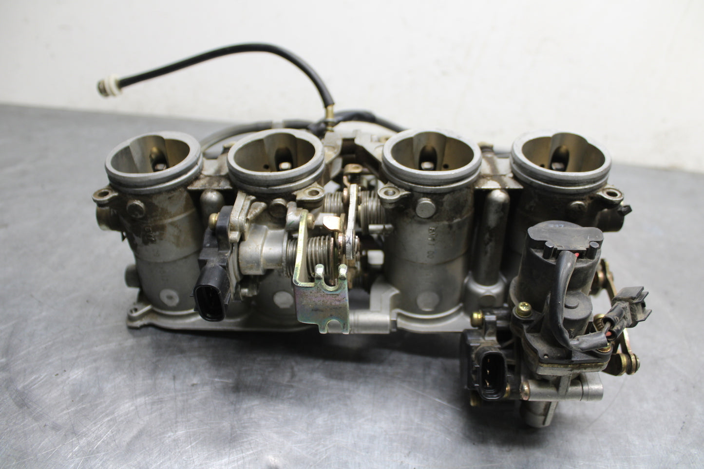04-05 YAMAHA YZF R1 MAIN FUEL INJECTORS / THROTTLE BODIES BB131