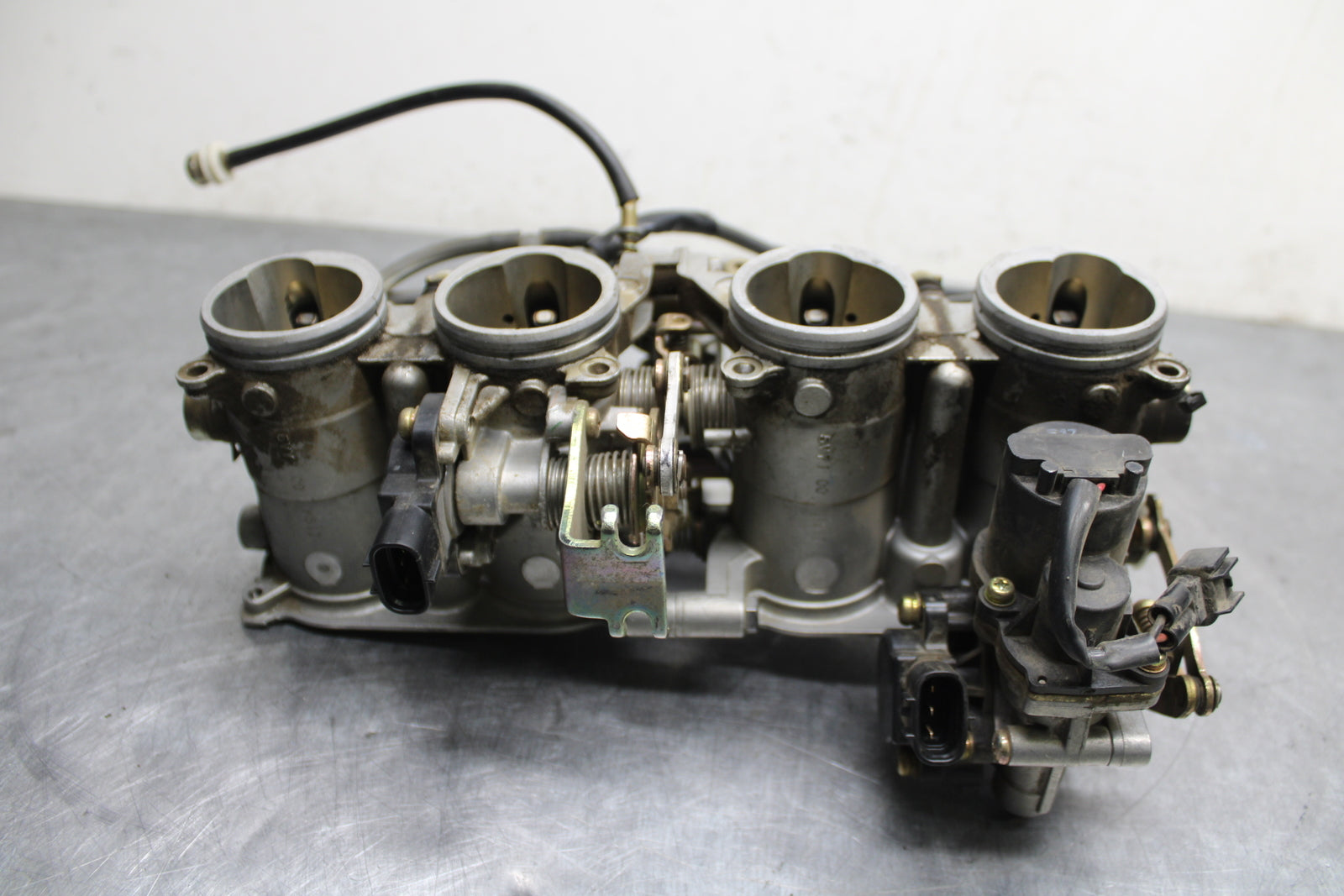 04-05 YAMAHA YZF R1 MAIN FUEL INJECTORS / THROTTLE BODIES BB131