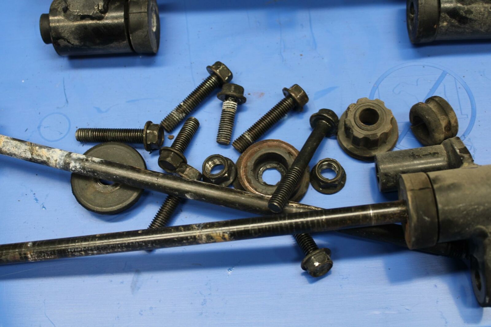 05-06 KAWASAKI VULCAN VN1500 CLASSIC ENGINE MOUNT MOTOR BRACKET HARDWARE BB220