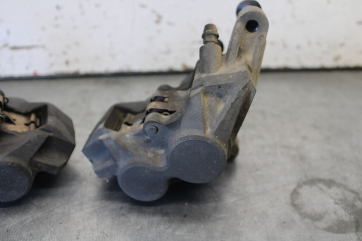07-09 YAMAHA FZ6 RIGHT LEFT FRONT BRAKE CALIPER SET PAIR CALIPERS BB713