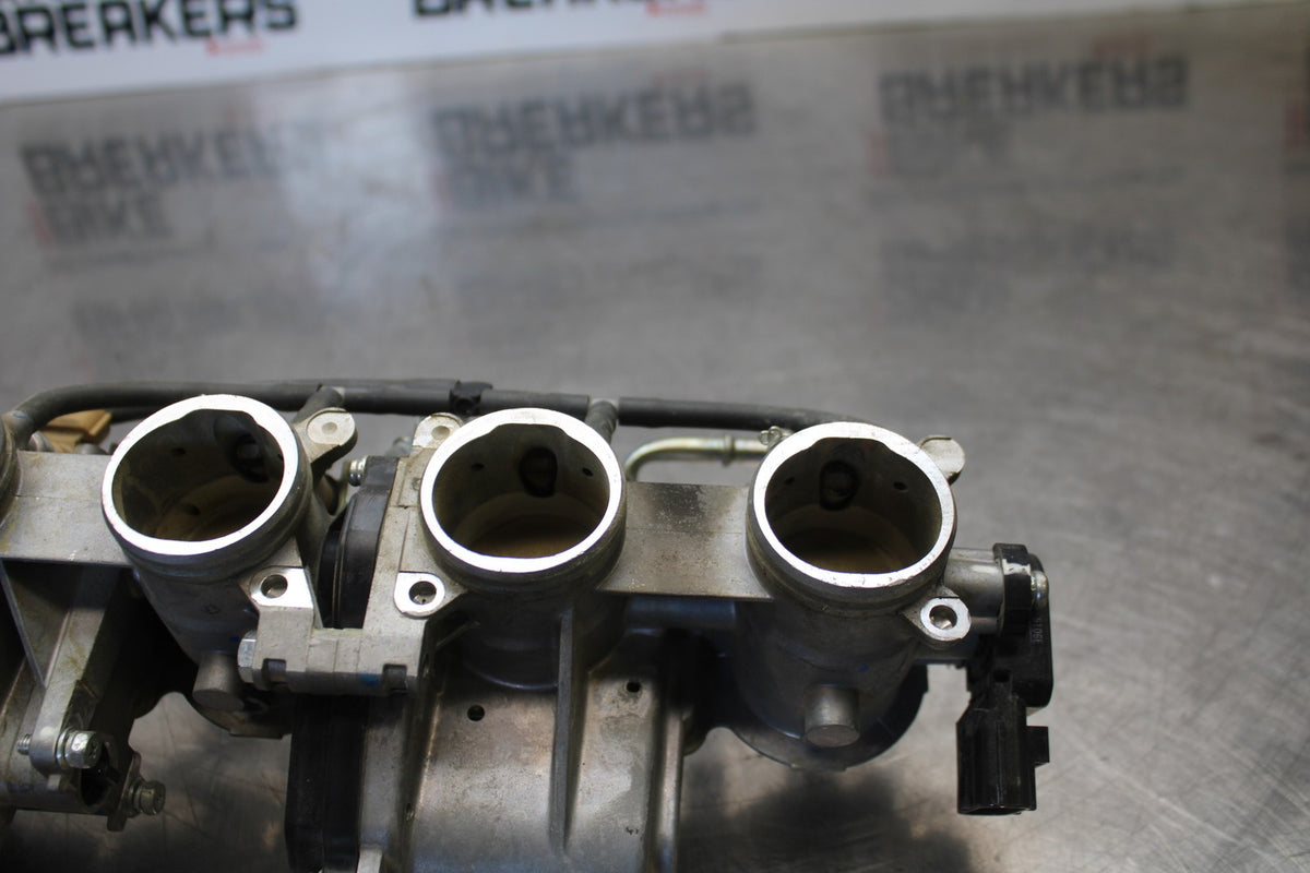 03-04 HONDA CBR600RR MAIN FUEL INJECTORS / THROTTLE BODIES BB661
