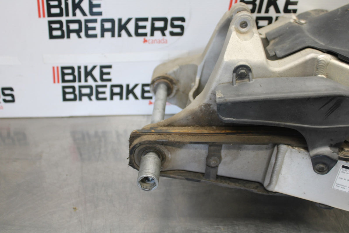 05-06 HONDA CBR600RR REAR SWINGARM BACK SUSPENSION SWING ARM BB893