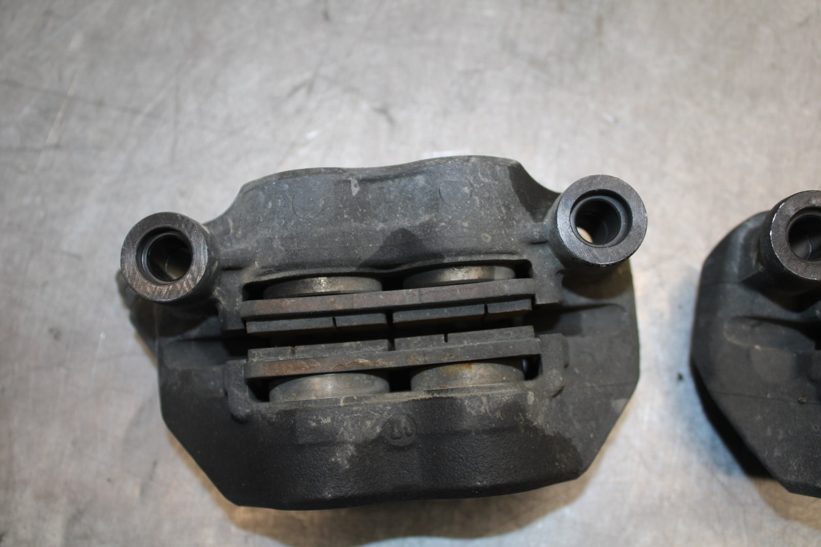 19-23 KAWASAKI NINJA ZX6R RIGHT LEFT FRONT BRAKE CALIPER SET PAIR CALIPERS BB701