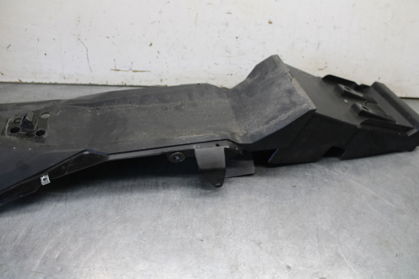 18-23 KAWASAKI NINJA 400 REAR BACK TAIL UNDERTAIL BATTERY TRAY PLASTIC BB679