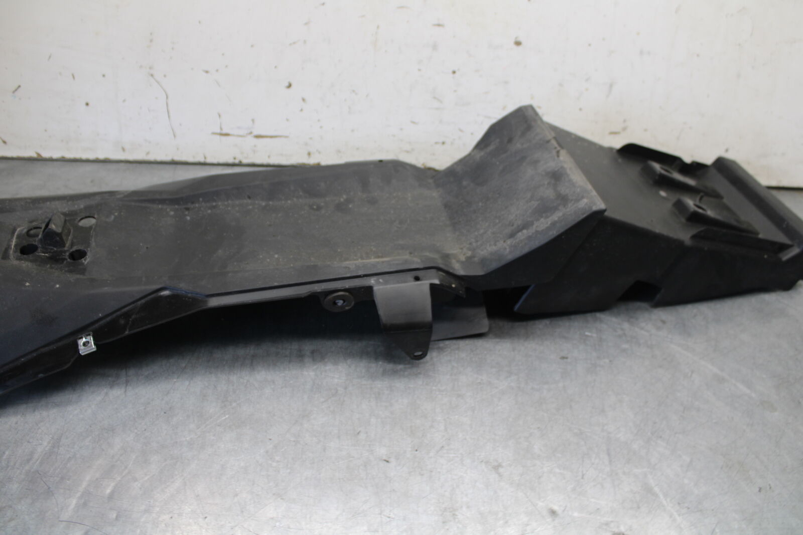 18-23 KAWASAKI NINJA 400 REAR BACK TAIL UNDERTAIL BATTERY TRAY PLASTIC BB679