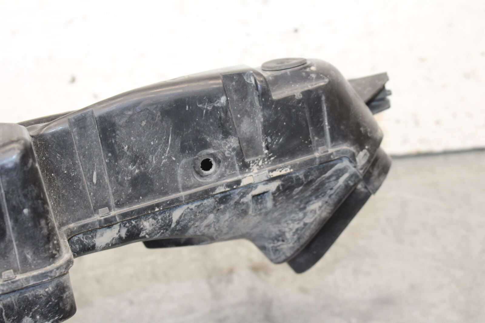 06-07 SUZUKI GSXR 600 LEFT RAM AIR INTAKE DUCT TUBE BB694