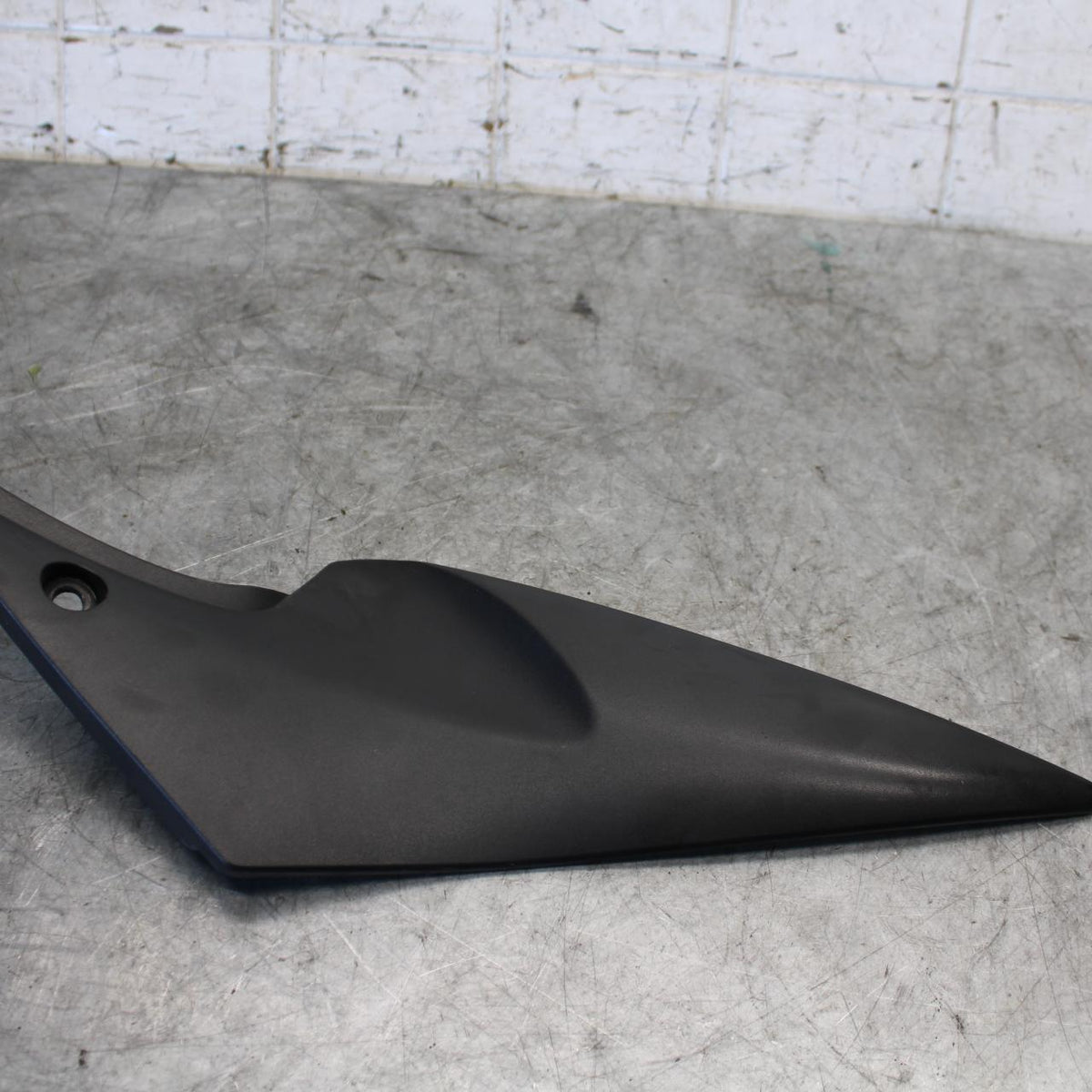 06-07 SUZUKI GSXR600 RIGHT GAS TANK FUEL CELL PANEL COVER TRIM COWL  BB543