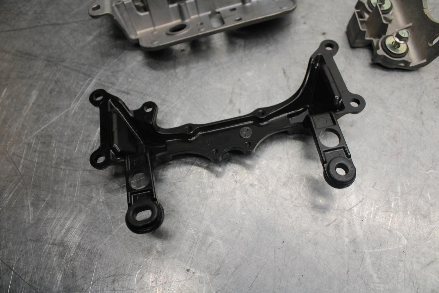 2015 Yamaha FJ09 SEAT MOUNTING BRACKET MOUNT BB41