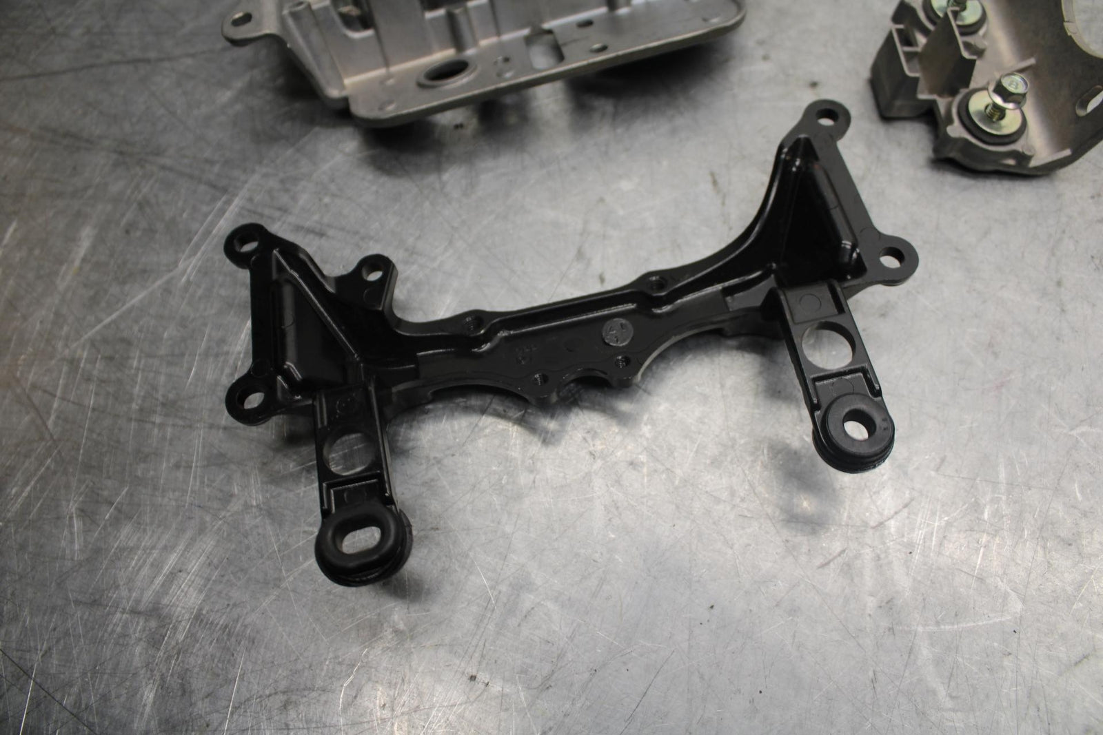 2015 Yamaha FJ09 SEAT MOUNTING BRACKET MOUNT BB41