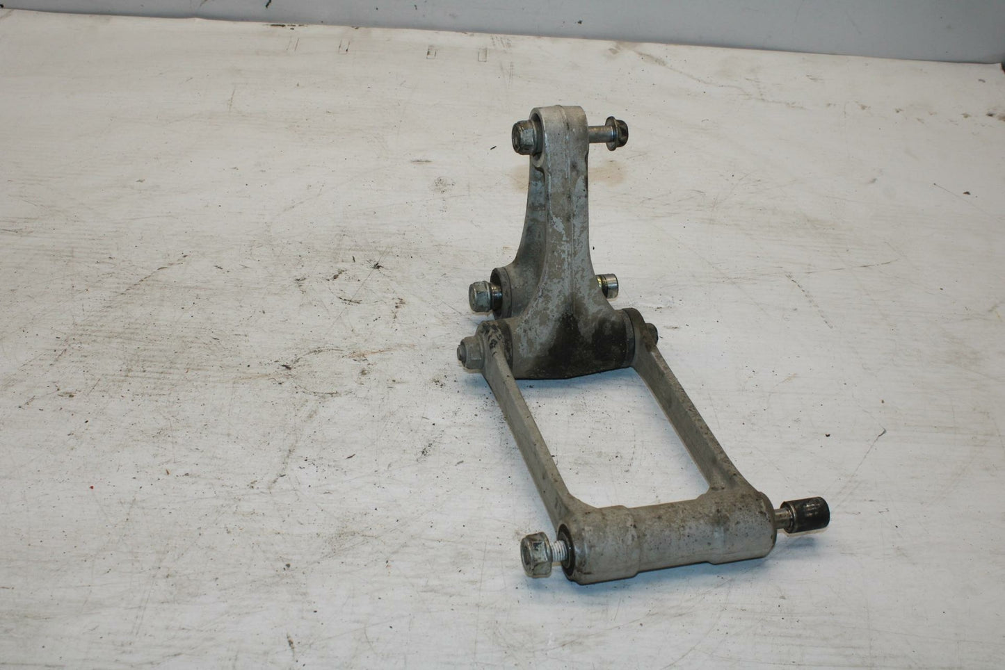 04-05 HONDA CBR1000RR REAR DOGBONE SHOCK LINKAGE LINK BB285