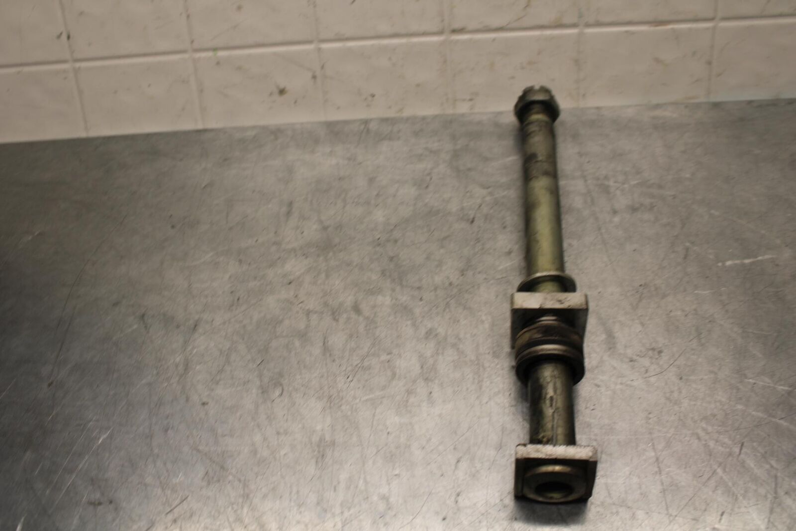 16-20 KAWASAKI ZX10R REAR AXLE BACK WHEEL RIM PIVOT BOLT AXEL BB591