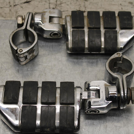 2005 Kawasaki Vulcan 1600 VN1600A Classic FRONT FOOT RESTS PEGS SET PAIR BB574