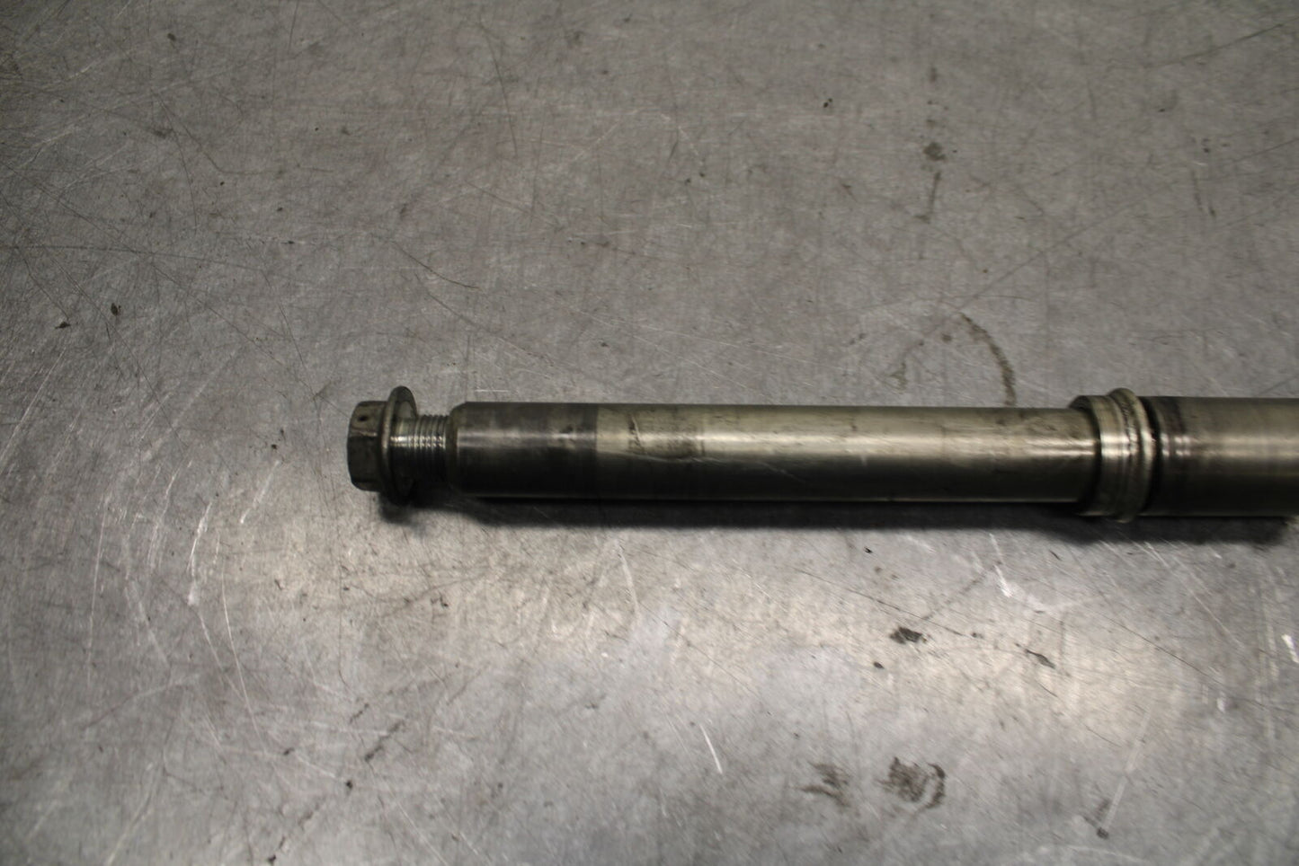 05-06 SUZUKI GSXR1000 FRONT WHEEL RIM AXLE PIVOT BOLT 54711-41G00 BB677