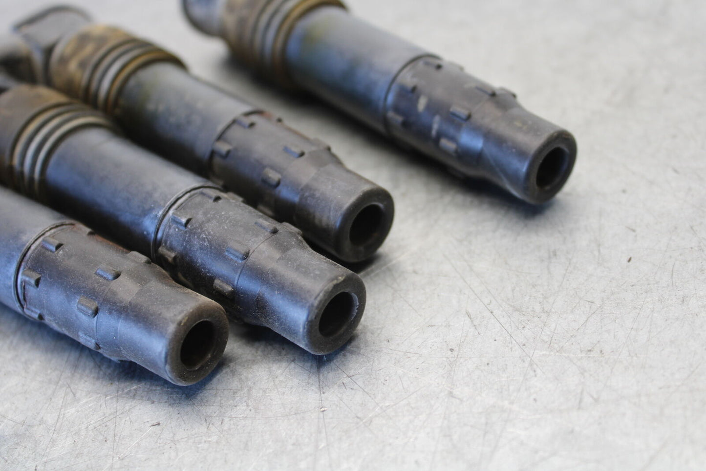 05-06 SUZUKI GSXR1000 IGNITION COILS COIL SPARK PLUG CAPS 33410-35F10 BB663