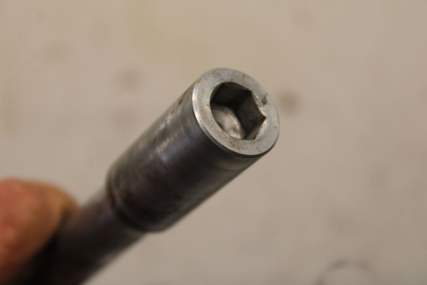 05-06 SUZUKI BOULEVARD M50 FRONT WHEEL RIM AXLE PIVOT BOLT BB671