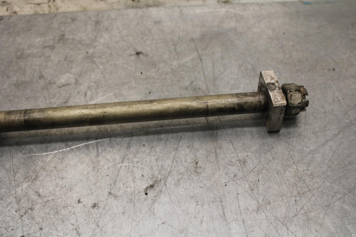 17 KAWASAKI Z900 ZR900 REAR AXLE BACK WHEEL RIM PIVOT BOLT AXEL BB549