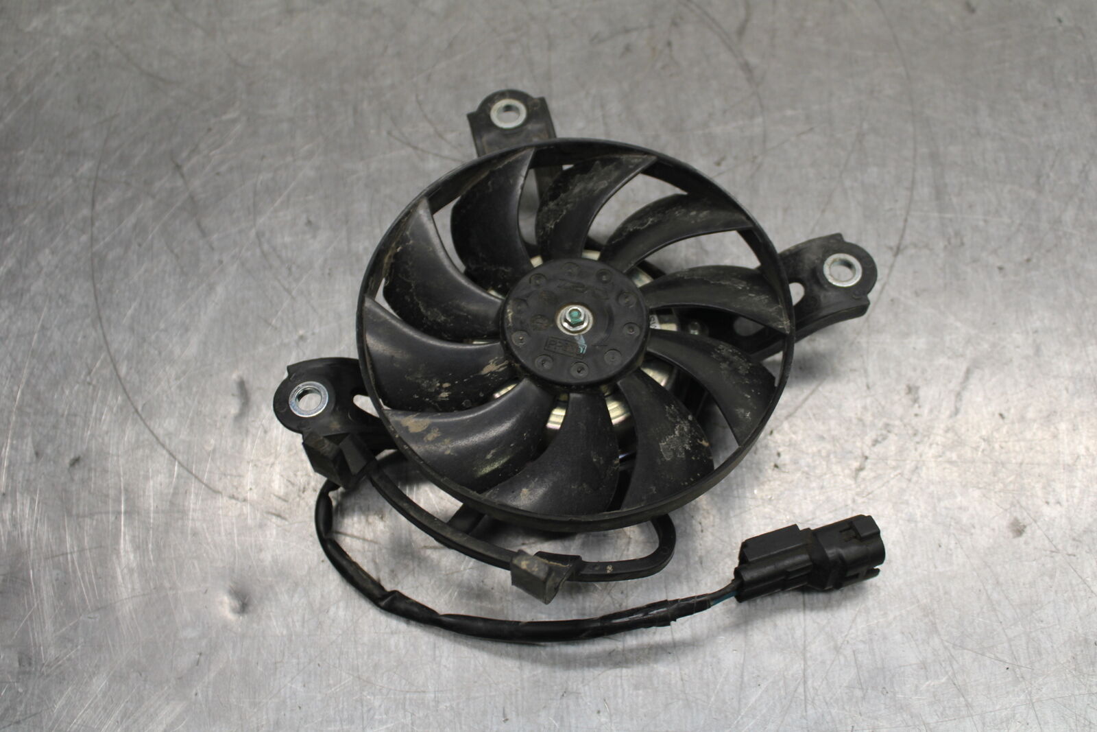 15-19 HONDA CBR300R ENGINE RADIATOR COOLING FAN  BB112