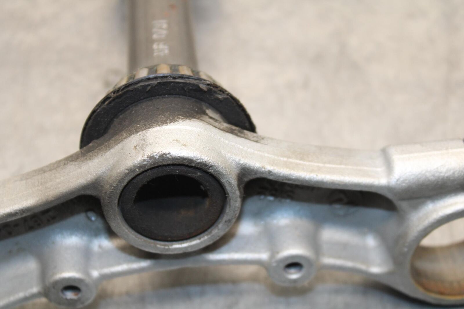 04-09 SUZUKI GS 500 FH GS500F FRONT FORKS CLAMP LOWER TRIPLE TREE STEM BB97