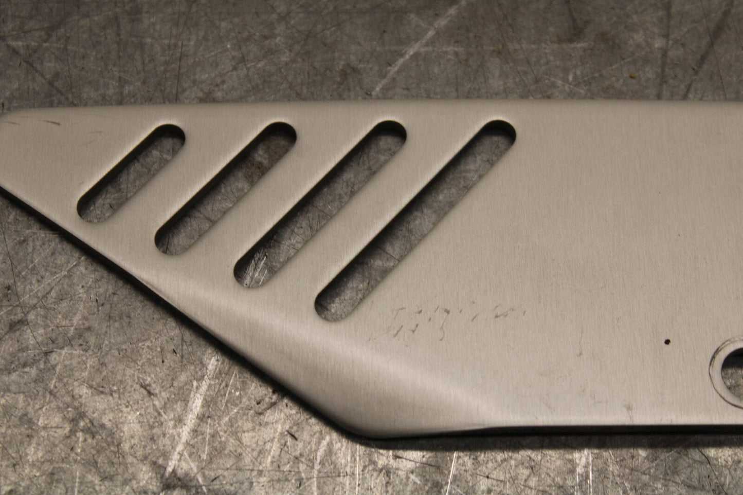 13-18 KAWASAKI NINJA ZX6R RIGHT REARSET REAR SET HEEL GUARD COVER  BB682