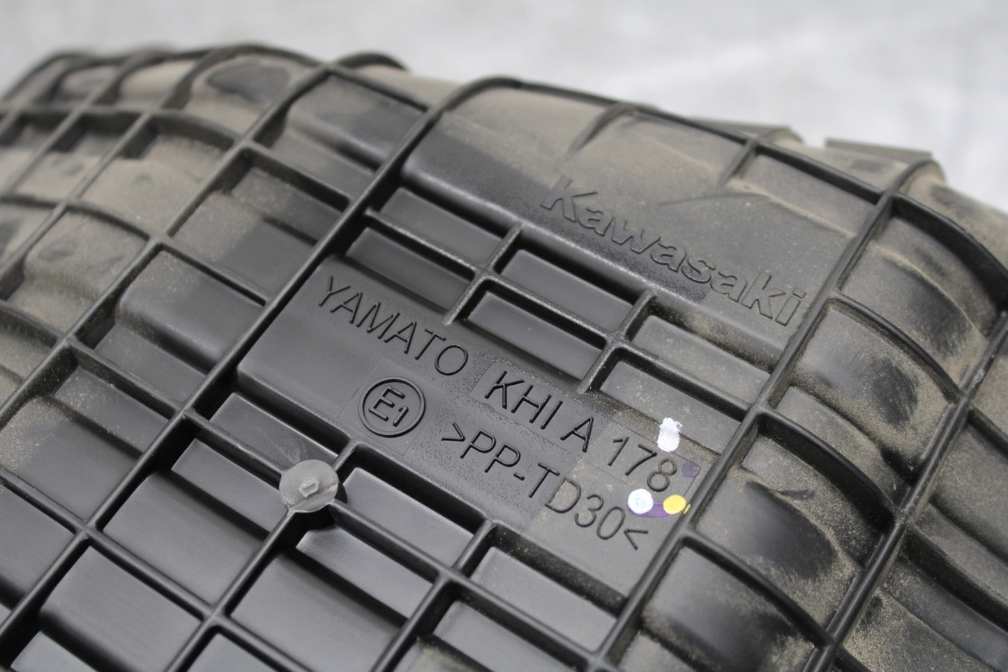 19-22 KAWASAKI Z400 AIRBOX AIR INTAKE FILTER BOX BB708