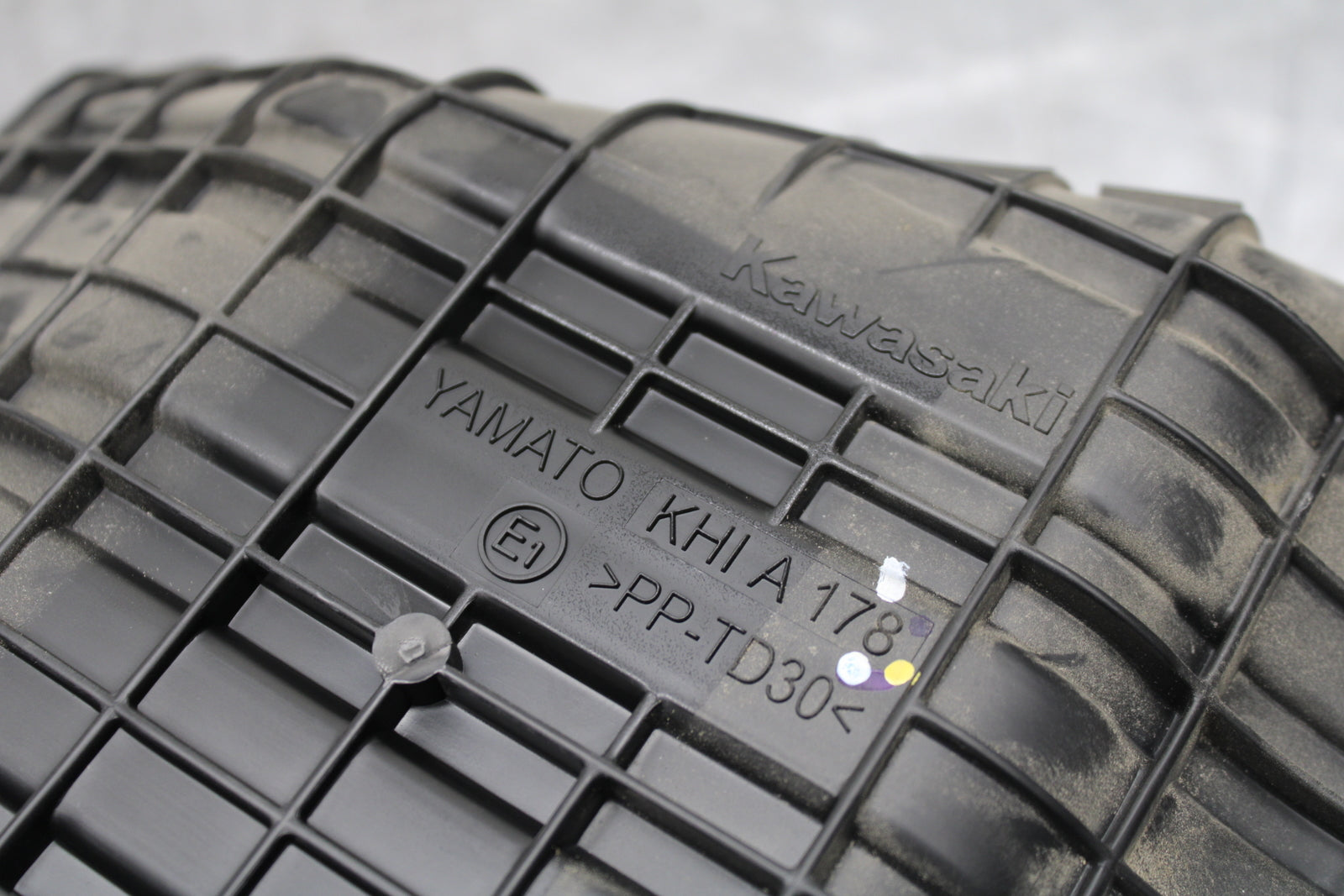 19-22 KAWASAKI Z400 AIRBOX AIR INTAKE FILTER BOX BB708