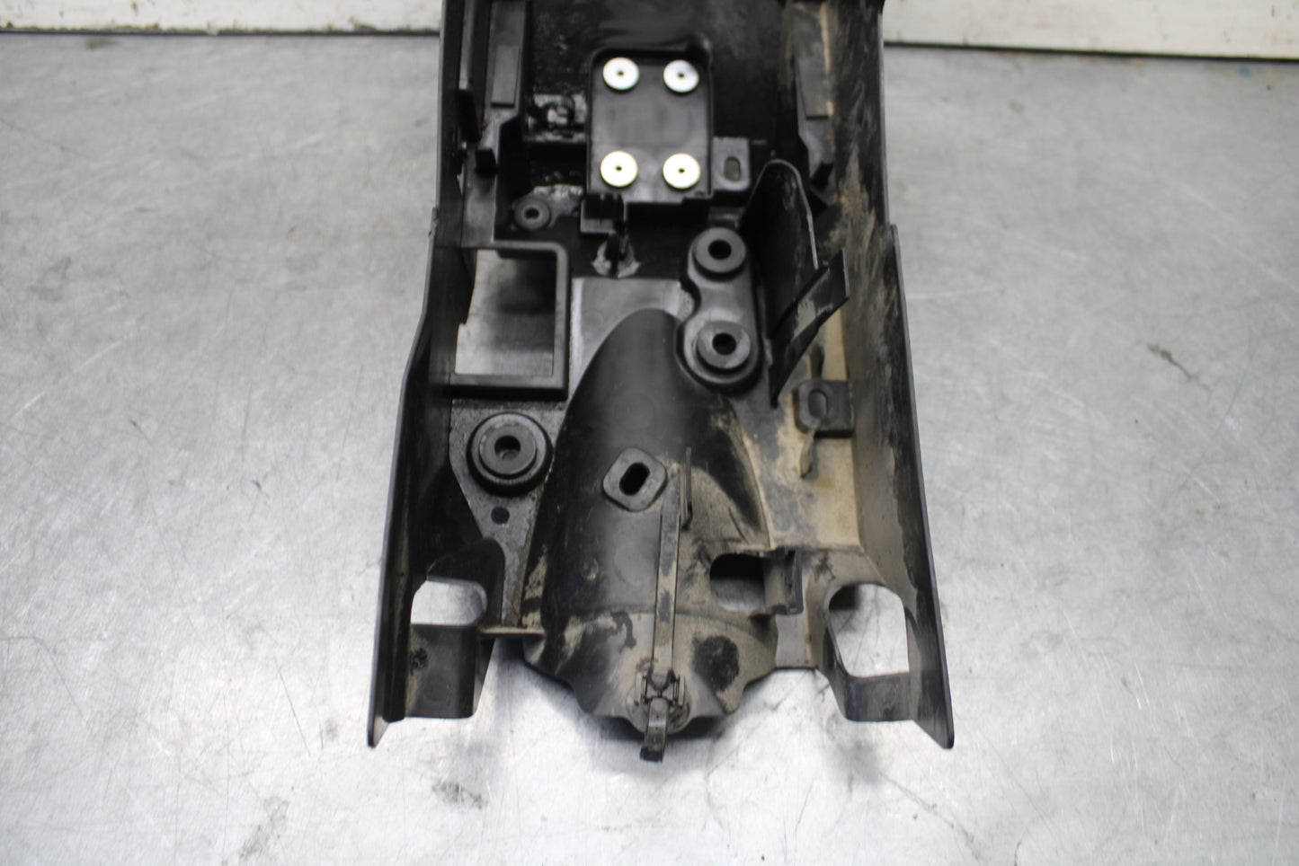 22-24 YAMAHA XSR900 REAR BACK TAIL UNDERTAIL BATTERY TRAY PLASTIC BB683