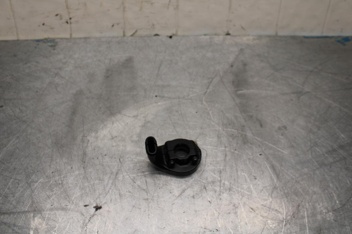 09-14 YAMAHA YZF R1 THROTTLE CABLE LINE HOUSING GUIDE BB448