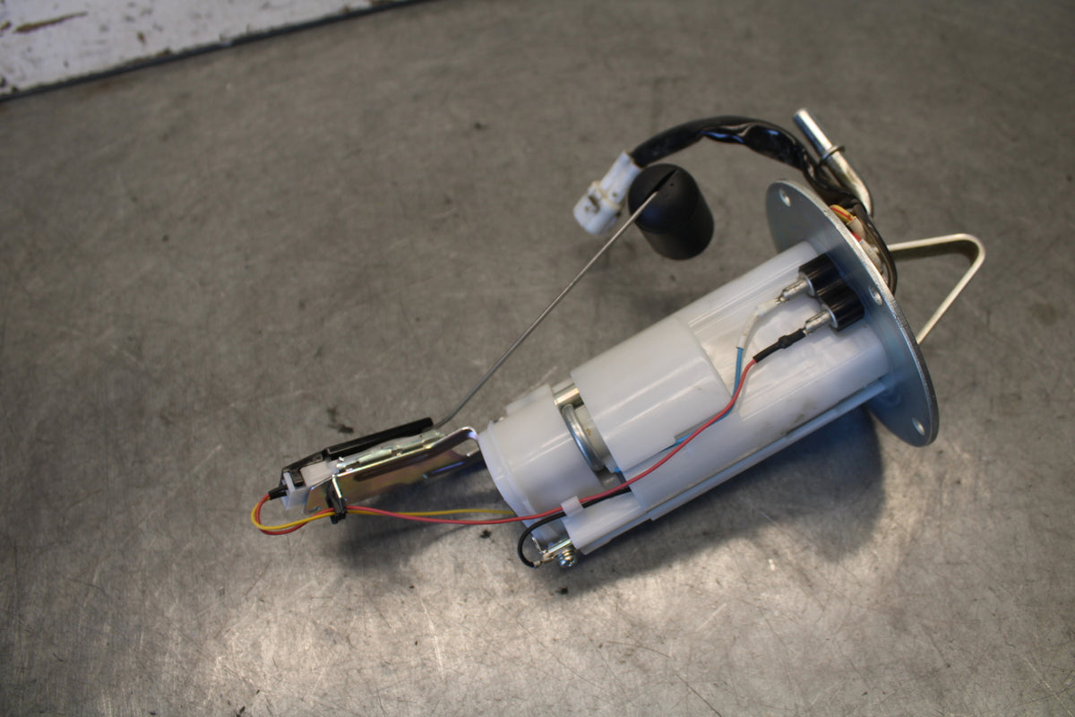11-24 SUZUKI GSXR750 FUEL PUMP GAS PETROL SENDER UNIT  BB687