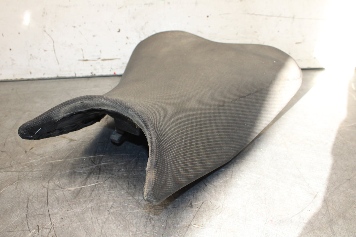 19-22 KAWASAKI Z400 FRONT DRIVERS SEAT PAD SADDLE PILLION BB708