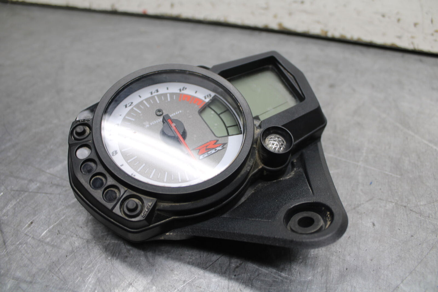 08-10 SUZUKI GSXR 600 SPEEDO TACH GAUGES CLUSTER SPEEDOMETER TACHOMETER   BB721