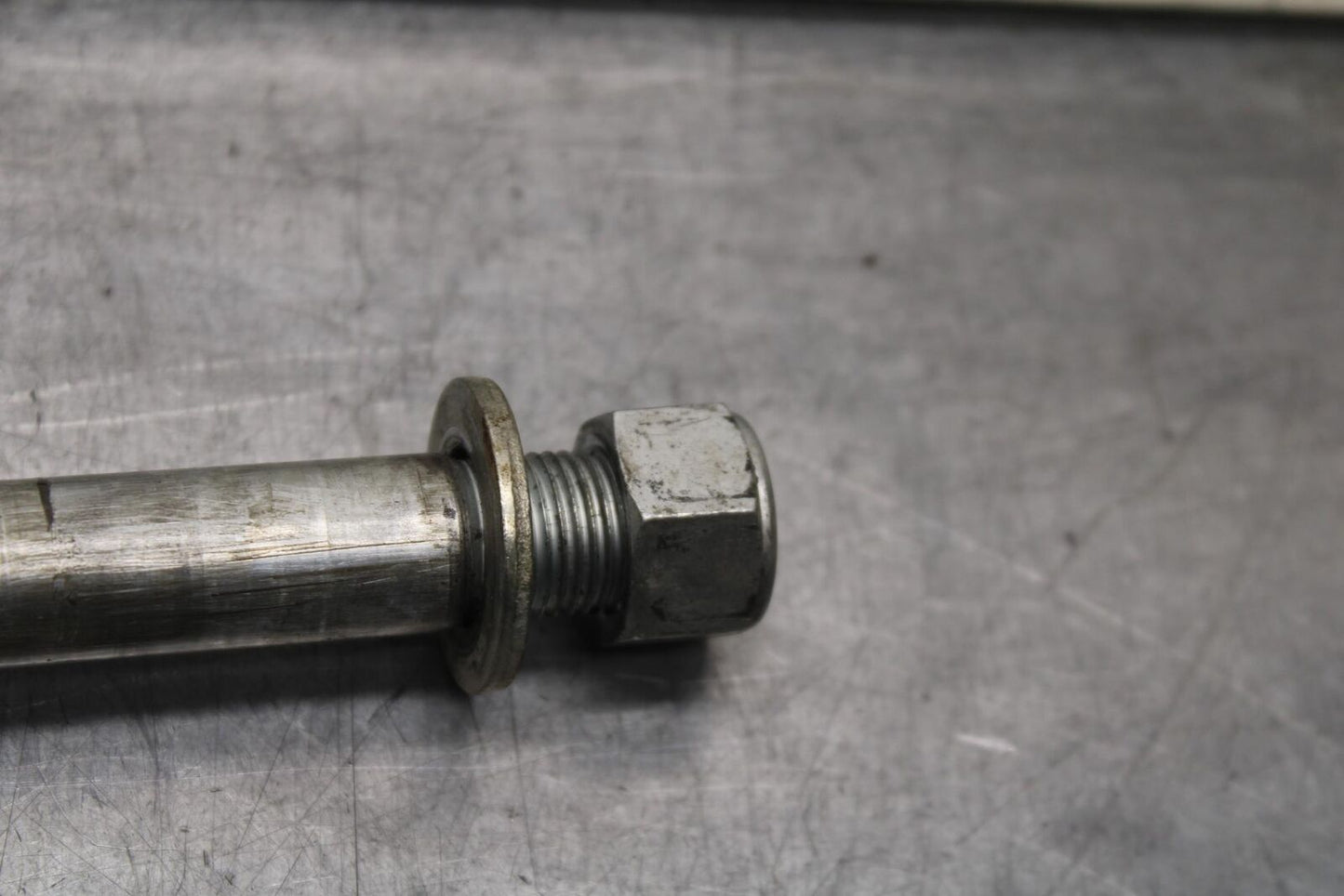 2013 Suzuki Boulevard C50T REAR AXLE BACK WHEELBOLT AXEL 64711-48G00 BB625